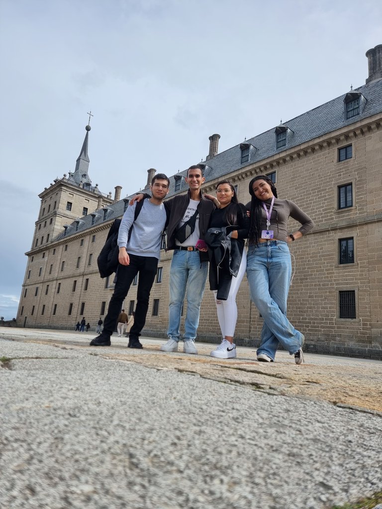 dfb5acff-5891-4452-a9bc-806c0356d3f2.jpg