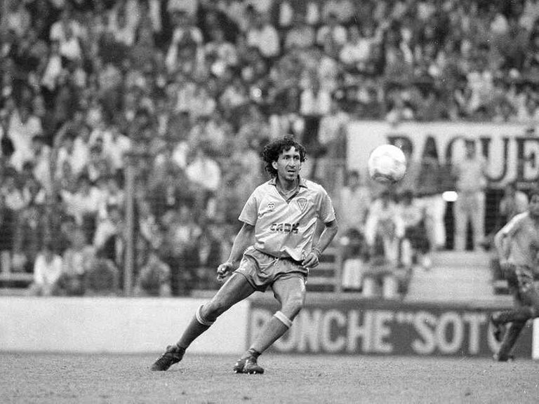 el_salvador-diego_armando_maradona-cadiz_cf_185492369_25475648_854x640.jpg