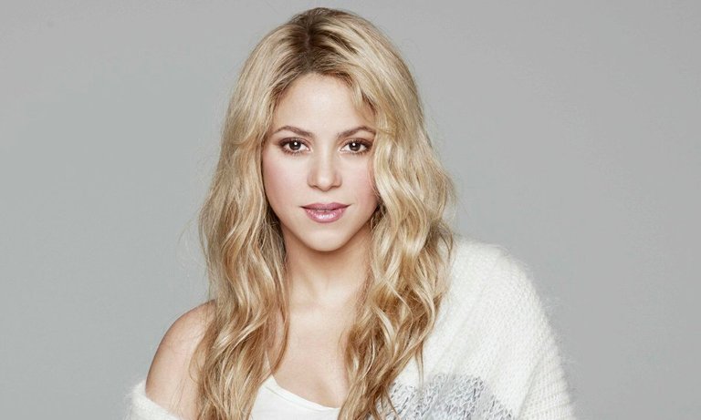 shakira-poses-for-a-photo-session.jpg
