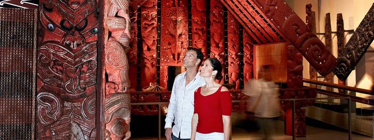 HB-Waitangi-Day-our-day-couple-at-Auckland-Museum-1280x480.jpg