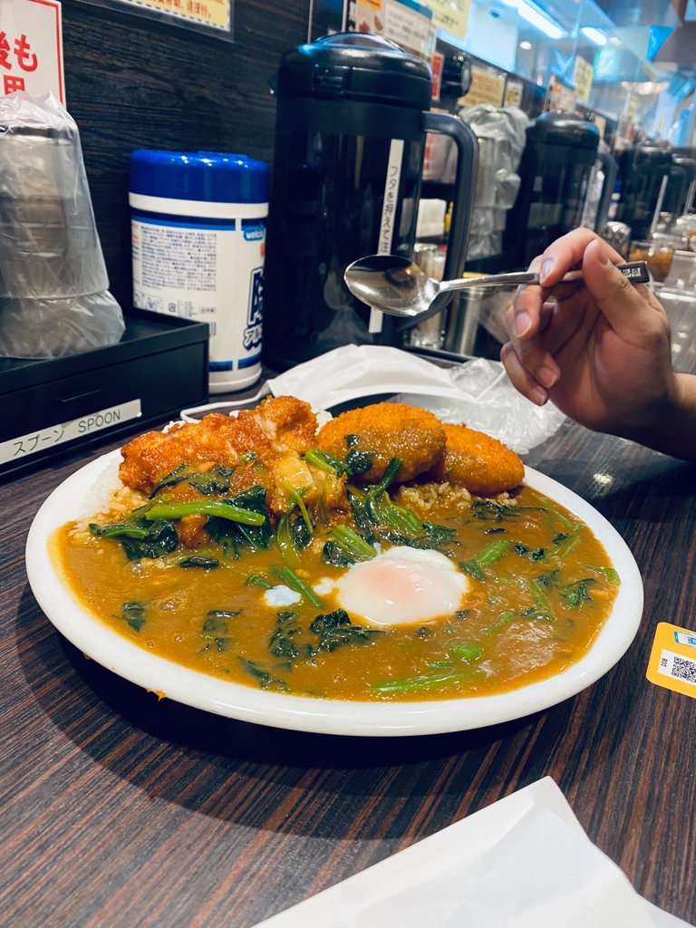 Paripari chicken and spinach curry with croquette and poached egg | Nov 2021