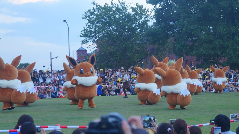 Jump high Eevee