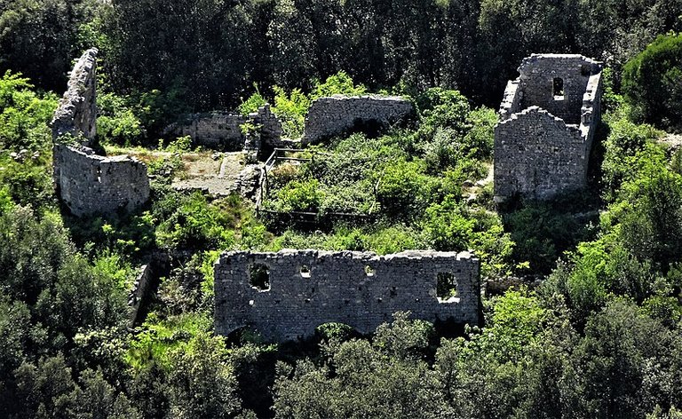 800px-Site_de_la_Magdeleine,_la_Maladrerie_des_Templiers_01.jpg