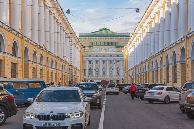 Ulitsa Zodchego Rossi/Alexandrinsky Theatre