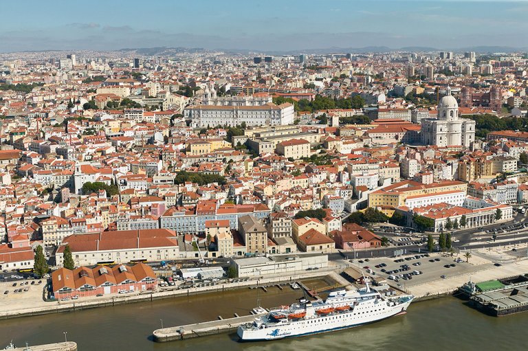 Aerial view of Alfama. Lisbon 003.jpg