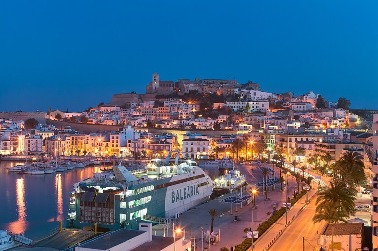 Dalt Vila nit014.jpg