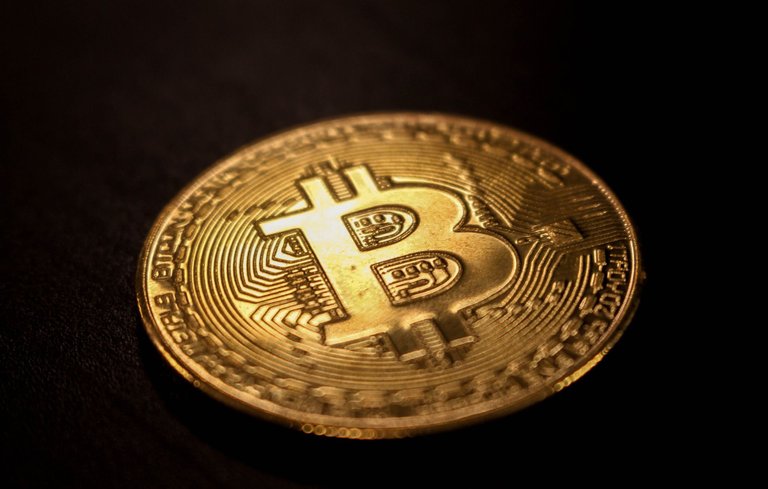 bitcoin-g7fa803b75_1920.jpg
