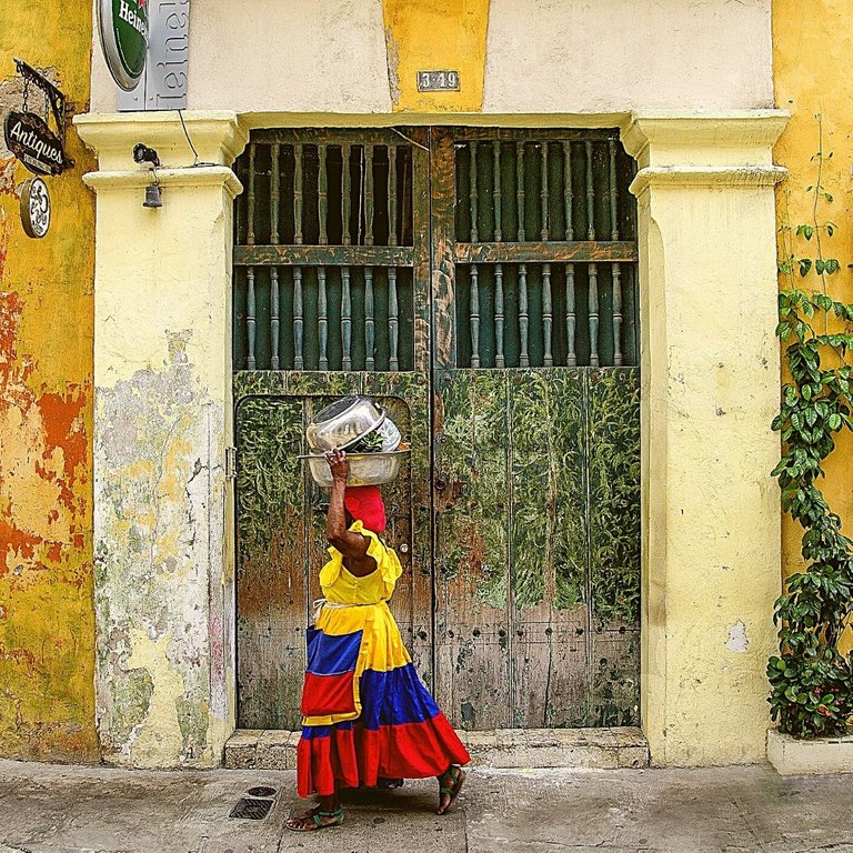 Amarillo Dorado Marrón y Verde Collage Post para Instagram (1).jpg