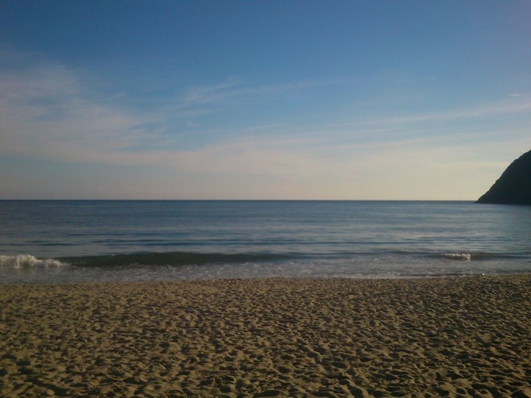 Beach at sunrise - Playa al amanecer