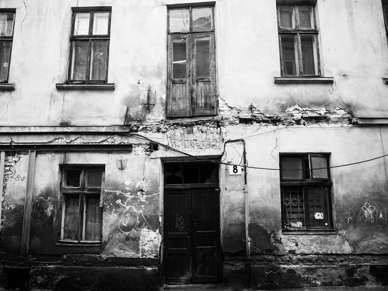 abandoned house in lviv center bw1.jpg