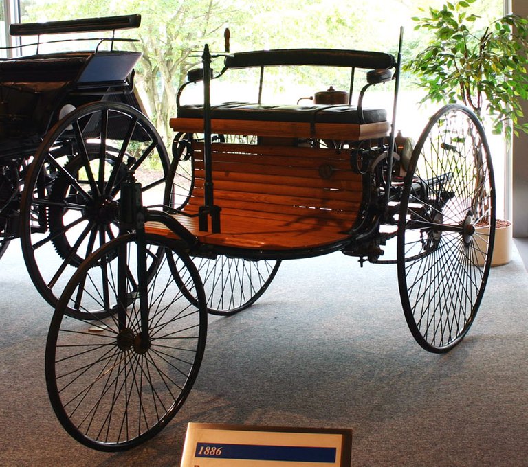 Replica of Benz Patent Motorwagen from 1886 - Source