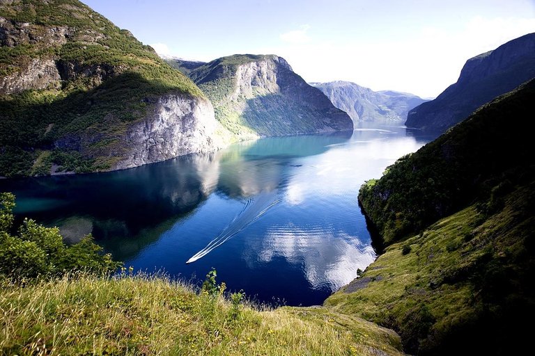 cropped-aurlandsfjord-paal-audestad-fjord-tours.jpg