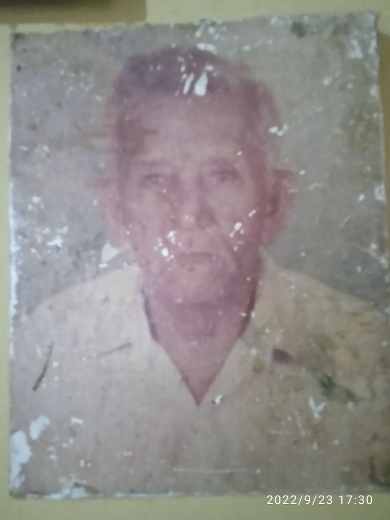 abuelo santiago.jpg