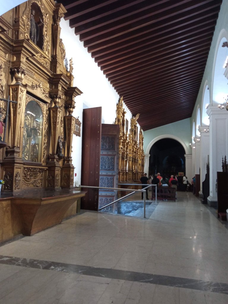 nave izquierda.jpg