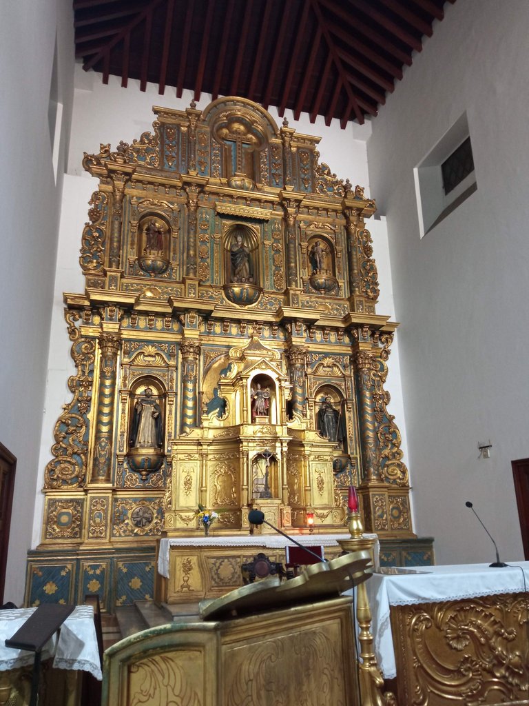 altar central1.jpg