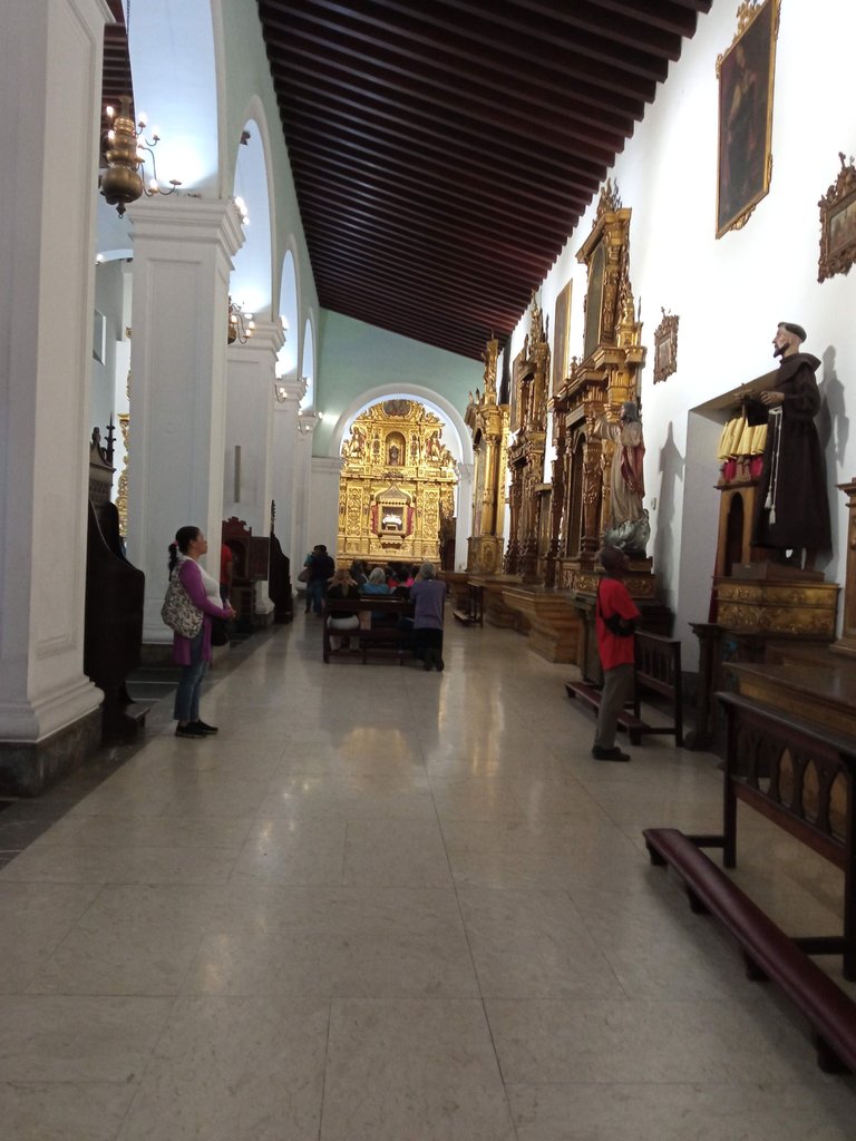 nave derecha.jpg