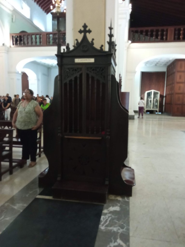 confesionario moderno.jpg