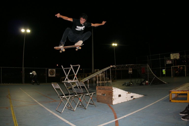 rene-ollie2-sillas-x.JPG