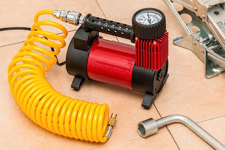 TyrePumpInflateTirePumpPressureCompressor840706.jpg