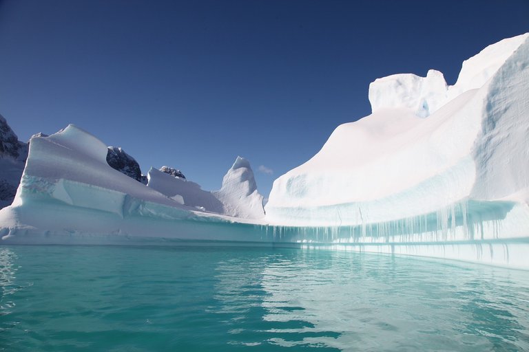 southpole1621775_1280.jpg