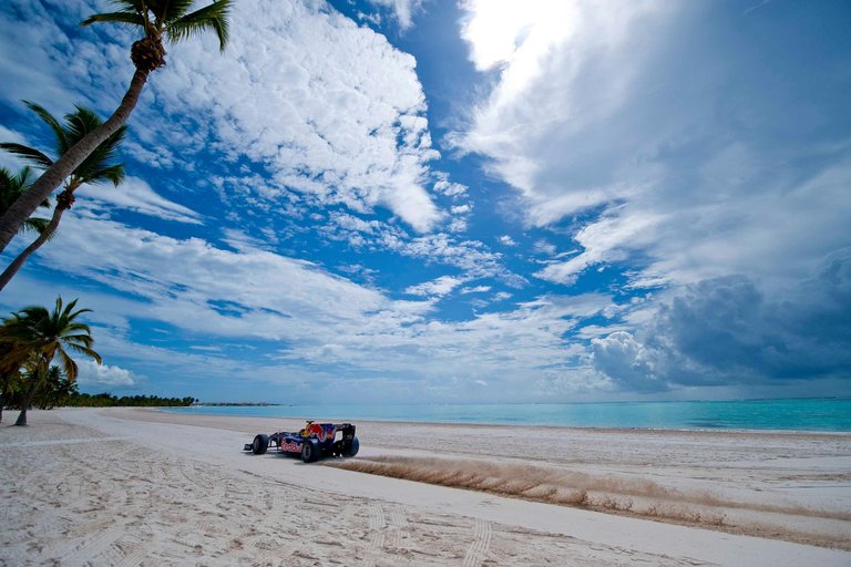 redbullbeachf1alguersuari.jpg