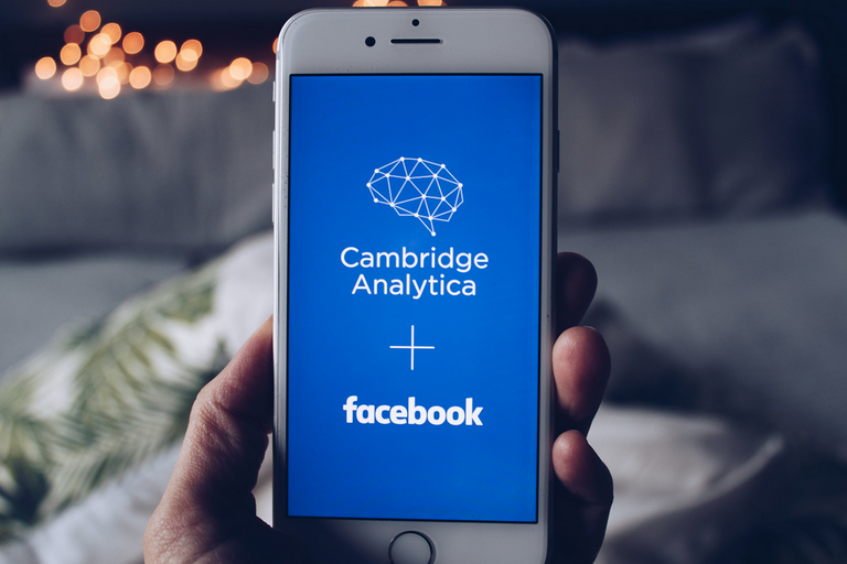 cambridge-analytica-facebook.png