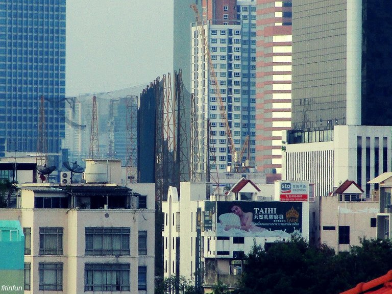 Bangkok Thailand driving range axeman fitinfin.jpg