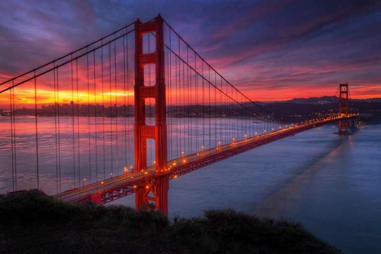 Golden Gate Bridge sun set.jpg