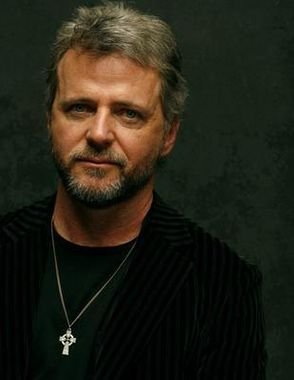 elementary aidan quinn as capt thomas gregson.jpg