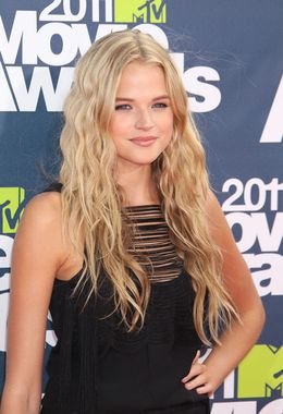 poldark gabriella wilde as Caroline Penvenen.jpg