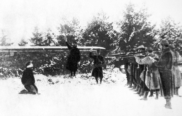 1917__Execution_à_Verdun_lors_des_mutineries.jpg