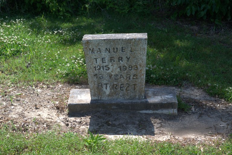 1989 grave.jpg