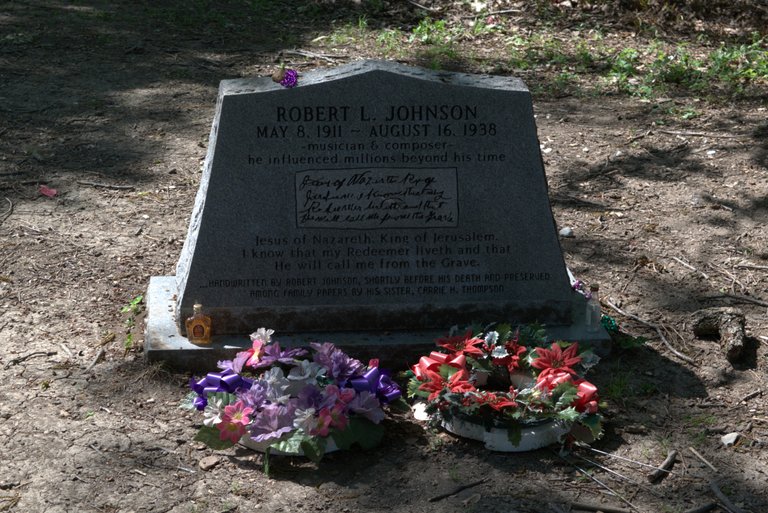 RJ Grave 3.jpg