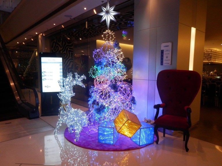 hotel Christmas tree.jpg