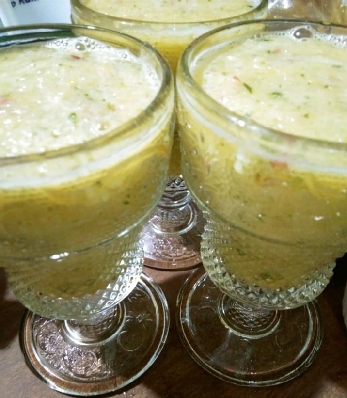 Honeydew cucumber mint smoothie.jpg