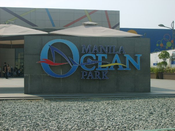 Manila Ocean Park signage.jpg