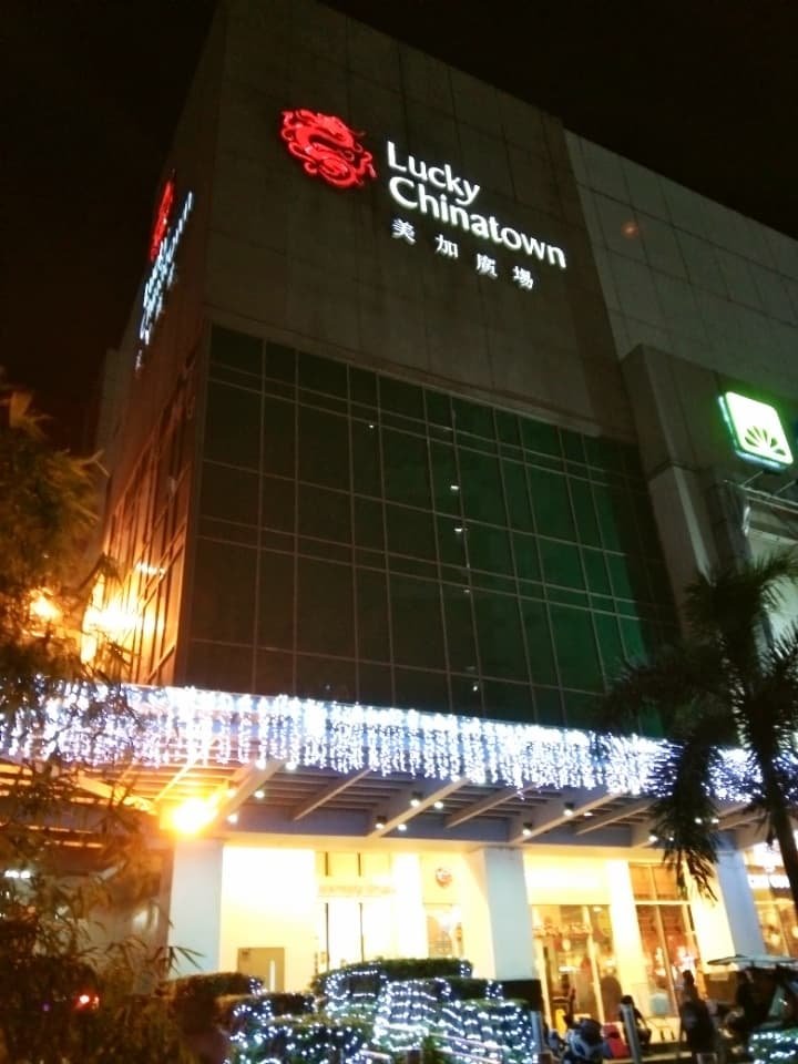 lucky chinatown mall.jpg