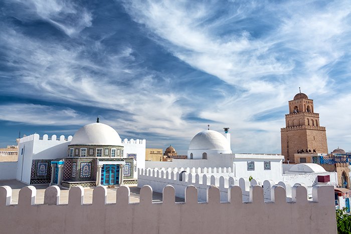 tunisia_kairouan_great_mosque_orante_white_building_reduced1.jpg