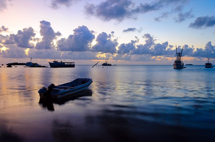 san_andres_early_boats_reduced1.jpg