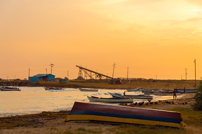 manaure_boat_sunrise_reduced1.jpg