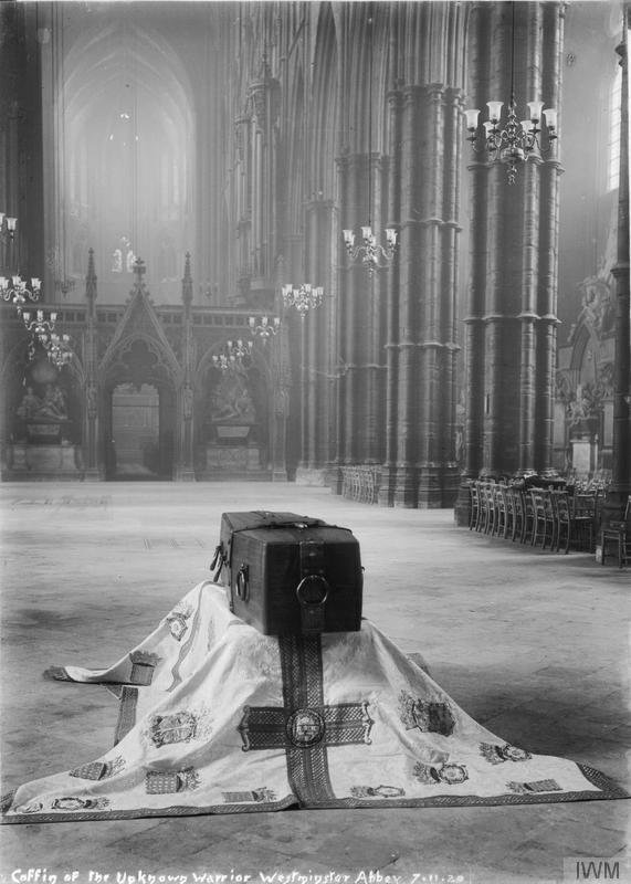 The_Unknown_Warrior_at_Westminster_Abbey,_November_1920_Q31514.jpg