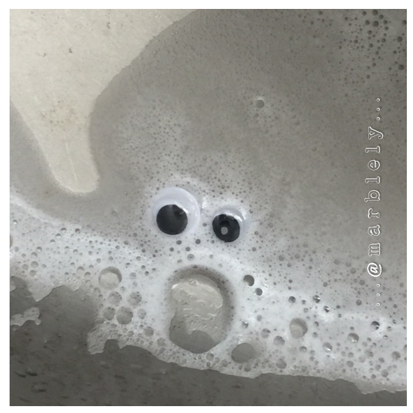 Floaty bubbly googlyeyes by @marblely