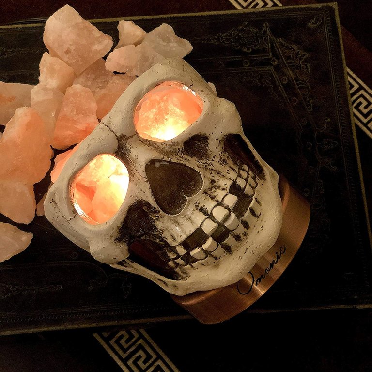 VERY RARE SKULL DESIGN HIMALAYAN SALT LAMP