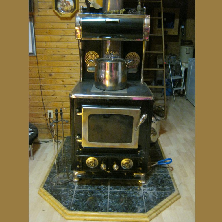 pot of broth on wood stove.JPG