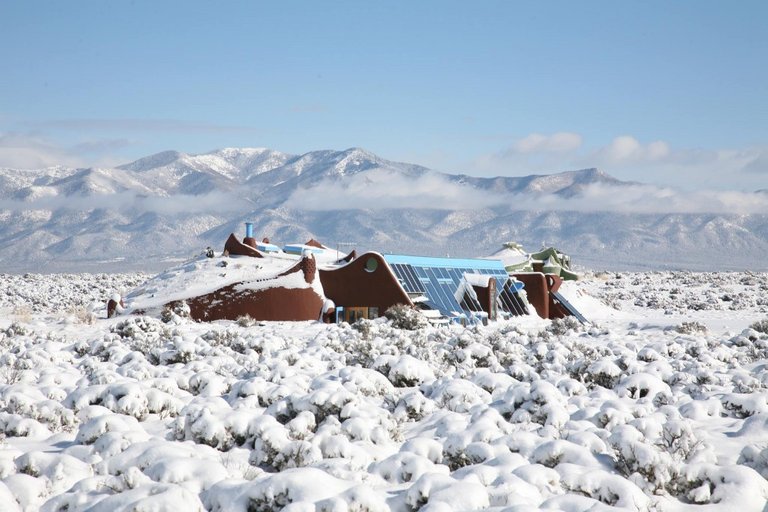 earthship11024x683.jpg