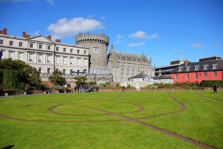 1280pxThe_Dubhlinn_Gardens_Dublin_Castle_01.JPG