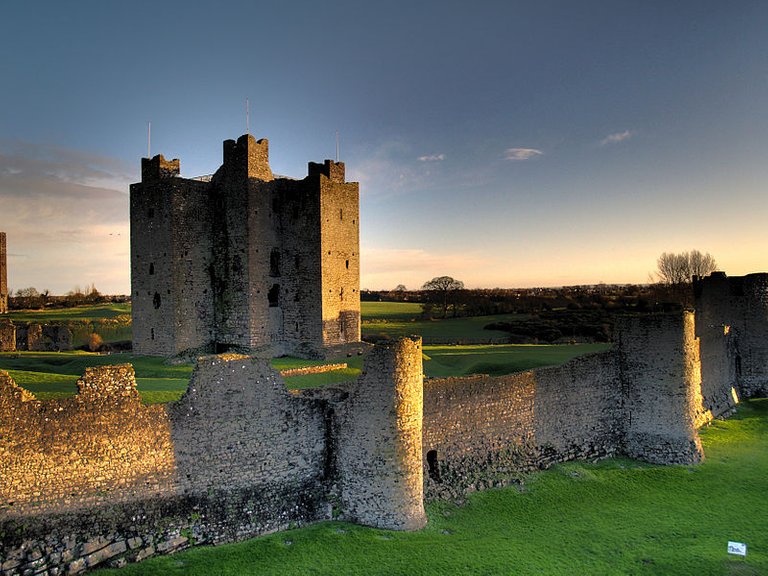 800pxTrim_Castle_6.jpg