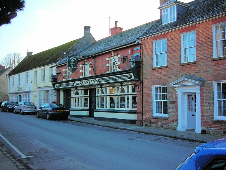 800pxThe_Giant_Inn,_Cerne_Abbas,_Dorset.jpg