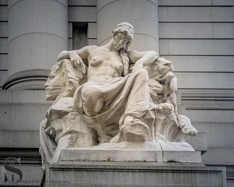 1 1 Statues National Archives NYC_5.jpg