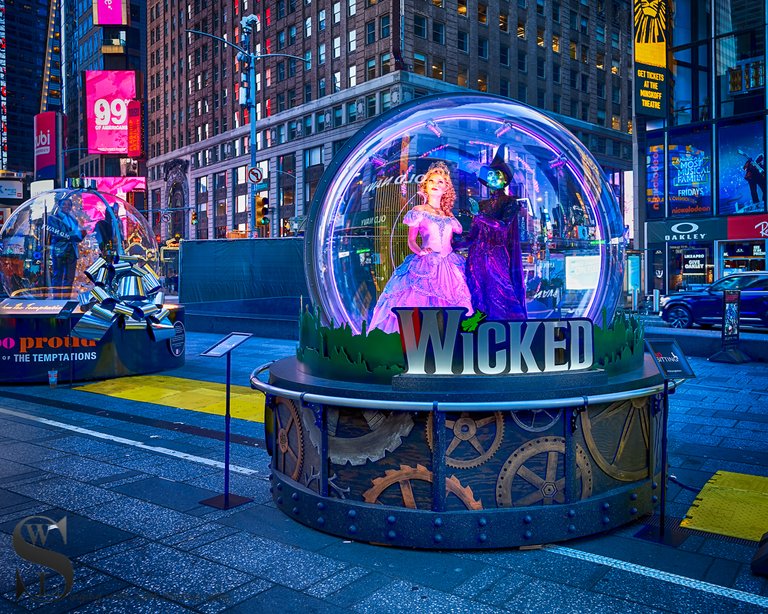 1 1 Broadway Snow Globes Times Square2.jpg